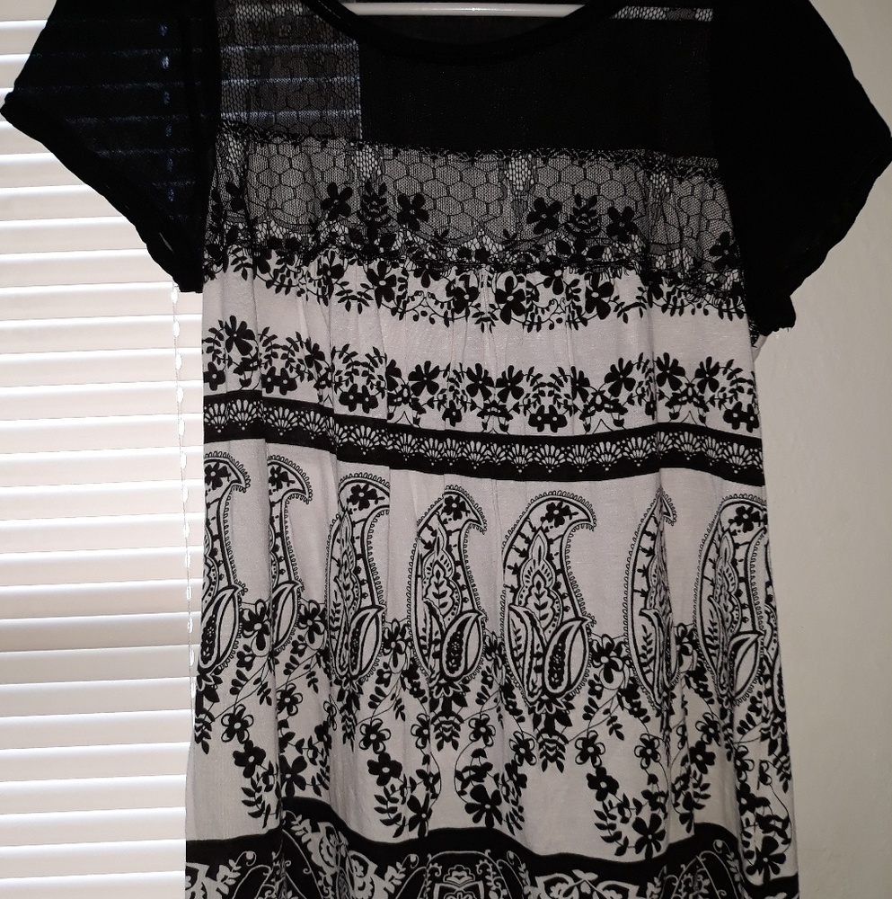 Black and white top (M)